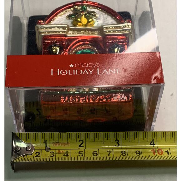 Macys Holiday Lane Front Door Decorated Christmas 2009 Molded Glass Ornament NEW - Picture 9 of 9